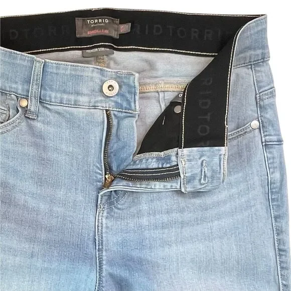 TORRID Bombshell Flare Premium Stretch Size 12 Calabasas Light Wash Wide-Leg - Picture 6 of 9